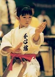 大联盟官方宣布永久退役杰基·罗宾逊的 42 号球衣，全联盟仅剩李维拉身披此号